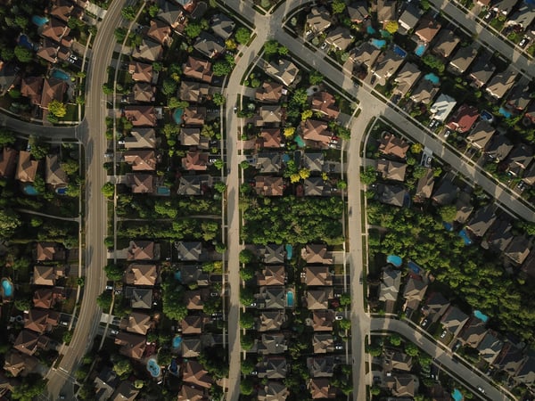 birds eye view of neighborhood houses